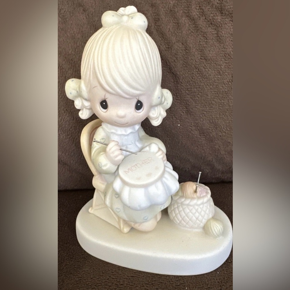 Adorable Figurine with Embroidery Design
PRECIOUS MOMENTS